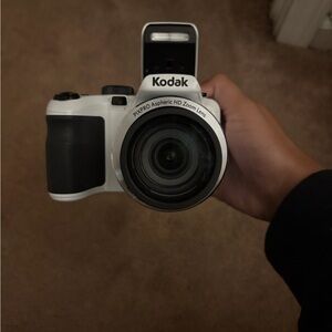 Kodak White and Black Digital Camera with Zoom Lens